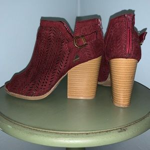 Size 7 Merlot Peep toe, laser cut detailed heels.